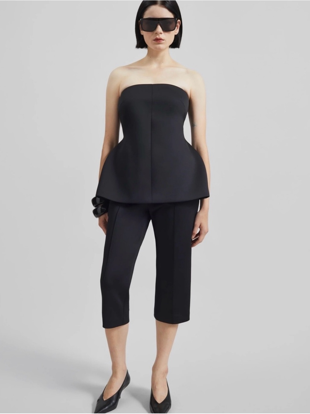 Rivoli capri pants in black